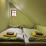 Lovecka פק פוד סנז'קו